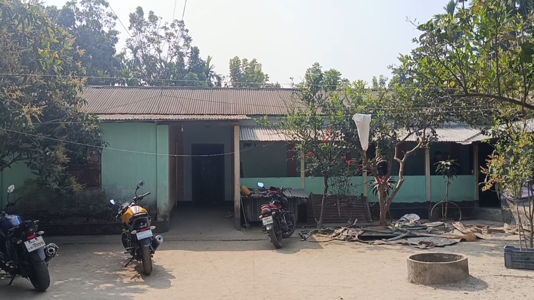 পঞ্চগড়ে কলেজ অধ্যক্ষের বাড়িতে দুর্ধর্ষ ডাকাতি, ৮ ভরি স্বর্ণালংকার ও প্রায় ৫ লাখ টাকা লুট