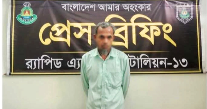 আদিতমারীতে র‍্যাব-১৩ এর অভিযানে ৬২৭ বোতল মাদকদ্রব্যসহ ব্যবসায়ী গ্রেফতার