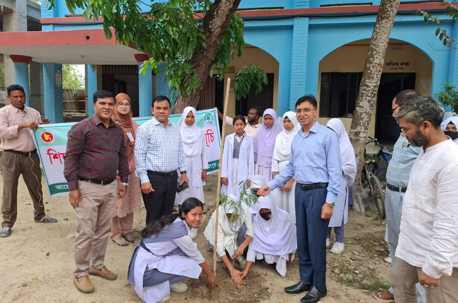 নীলফামারীতে শিক্ষা প্রতিষ্ঠানে বৃক্ষরোপণ কর্মসূচি শুরু